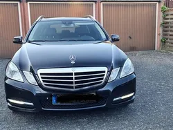 Schwarz Gebraucht 2010 Mercedes E350 Limousine | 10.000 €