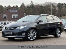 Schwarz Gebraucht 2014 Toyota Auris Touring Sports Executive Kombi | 12.990 € (Etwas zu teuer)
