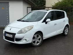 Weiß Gebraucht 2010 Renault Scénic III Luxe Van / Kleinbus | 5.999 € (Fairer Preis)