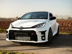 Weiß Gebraucht 2024 Toyota Yaris Limousine | 43.000 € (Etwas zu teuer)