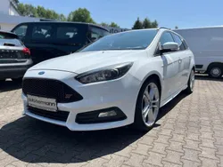 Weiß Gebraucht 2016 Ford Focus ST Kombi | 16.490 € (Fairer Preis)