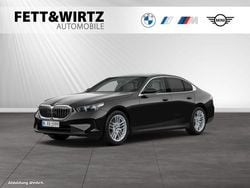 Saphirschwarz metallic Gebraucht 2024 BMW 520 Limousine | 49.799 € (Superpreis)