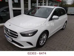 Weiß Gebraucht 2020 Mercedes B200 Van / Kleinbus | 24.920 € (Fairer Preis)