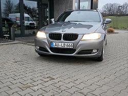Silber Gebraucht 2009 BMW 318 Kombi | 3.399 €