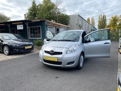 Grau Gebraucht 2009 Toyota Yaris Limousine | 2.600 € (Fairer Preis)