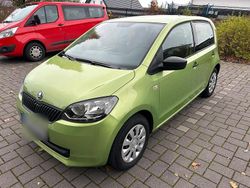 Grün Gebraucht 2016 VW up! Kleinwagen | 5.800 € (Guter Preis)