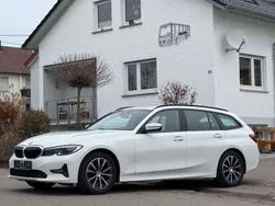Weiß Gebraucht 2020 BMW 318 Advantage Kombi | 19.490 € (Fairer Preis)