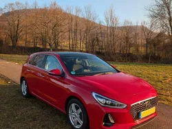 Rot Gebraucht 2017 Hyundai i30 Trend Limousine | 12.600 € (Fairer Preis)