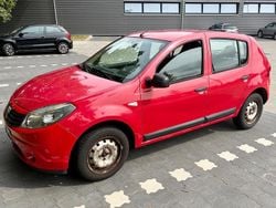 Rot Gebraucht 2009 Dacia Sandero Kleinwagen | 950 € (Guter Preis)