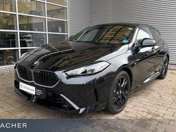 Saphirschwarz metallic Gebraucht 2024 BMW 120 Basis Kleinwagen | 34.849 € (Fairer Preis)