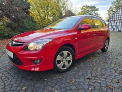 Rot Gebraucht 2011 Hyundai i30 Classic Kombi | 3.990 € (Fairer Preis)