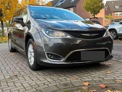 Grau Gebraucht 2020 Chrysler Pacifica Limited Van / Kleinbus | 13.500 €