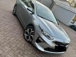 Grau Gebraucht 2020 Kia Ceed Kleinwagen | 12.200 € (Fairer Preis)
