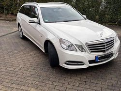 Weiß Gebraucht 2012 Mercedes E200 Avantgarde Kombi | 7.499 € (Guter Preis)