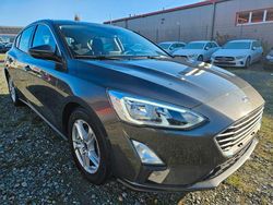 Grau Gebraucht 2019 Ford Focus Cool & Connect Limousine | 10.591 € (Fairer Preis)