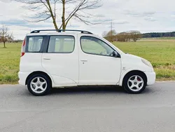 Weiß Gebraucht 2001 Toyota Yaris Verso Van / Kleinbus | 1.800 € (Guter Preis)