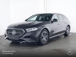 Grau Gebraucht 2024 Mercedes E220 Avantgarde Kombi | 48.990 € (Guter Preis)