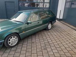 Grün Gebraucht 1991 Mercedes E300 Kombi | 6.399 €