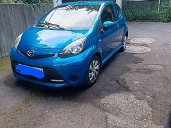 Blau Gebraucht 2012 Toyota Aygo Edition Kleinwagen | 2.600 € (Fairer Preis)