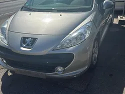 Gold Gebraucht 2009 Peugeot 207 Kleinwagen | 899 €