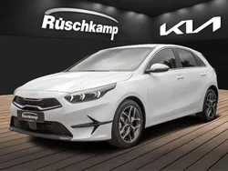 Weiss Neu 2025 Kia Ceed Limousine | 25.670 € (Fairer Preis)