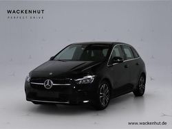 Kosmosschwarz metalliclack Gebraucht 2024 Mercedes 200 Advanced Kleinwagen | 31.900 € (Fairer Preis)