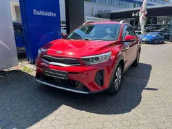 Singalrot met. Gebraucht 2021 Kia Stonic Vision SUV | 17.370 € (Fairer Preis)