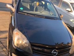Schwarz Gebraucht 2006 Opel Astra GTC Coupé | 1.200 € (Superpreis)