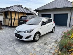 Pure white / sol Gebraucht 2014 Hyundai i20 Edition Kleinwagen | 5.990 € (Guter Preis)