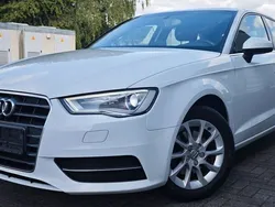Weiß Gebraucht 2014 Audi A3 Sportback Attraction Limousine | 8.500 € (Fairer Preis)