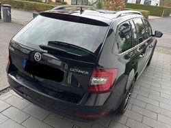 Schwarz Gebraucht 2017 Skoda Octavia Ambition Kombi | 11.900 € (Fairer Preis)