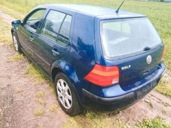 Blau Gebraucht 2001 VW Golf Limousine | 700 € (Superpreis)