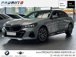 Brooklyn grau Gebraucht 2024 BMW 520 M Sport Limousine | 59.990 € (Fairer Preis)