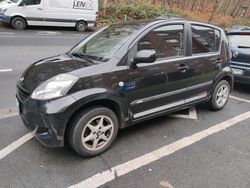 Schwarz Gebraucht 2010 Daihatsu Sirion Kleinwagen | 1.700 €