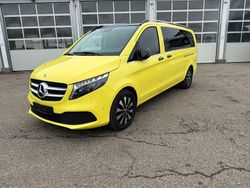 Schwarz Gebraucht 2024 Mercedes V300 Avantgarde Edition Van / Kleinbus | 69.900 € (Fairer Preis)