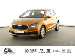 Phoenixorange metallic met. Gebraucht 2022 Skoda Fabia Ambition Kleinwagen | 17.987 € (Guter Preis)