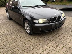Schwarz Gebraucht 2002 BMW 320 Limousine | 1.350 € (Superpreis)