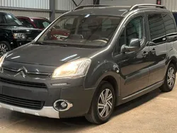 Grau Gebraucht 2014 Citroën Berlingo Exclusive Van / Kleinbus | 7.300 € (Fairer Preis)