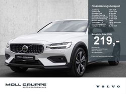 Crystal white pearl / metallic Gebraucht 2023 Volvo V60 CC Plus Kombi | 37.980 € (Fairer Preis)
