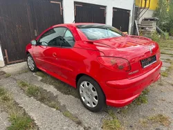 Rot Gebraucht 2006 Peugeot 206 CC Filou Cabrio | 2.970 € (Etwas zu teuer)