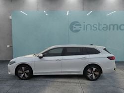 Weiß Gebraucht 2024 VW Passat Pro Kombi | 33.599 € (Superpreis)