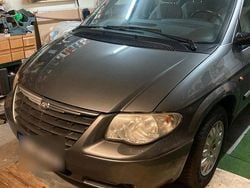 Grau Gebraucht 2008 Chrysler Voyager Van / Kleinbus | 2.590 € (Fairer Preis)