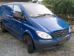 Blau Gebraucht 2005 Mercedes Vito Van / Kleinbus | 2.000 €