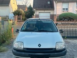 Silber Gebraucht 1998 Renault Clio II Kleinwagen | 2.200 € (Teuer)