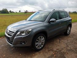 Grau Gebraucht 2010 VW Tiguan Team SUV | 8.900 € (Fairer Preis)