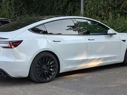 Weiß Gebraucht 2024 Tesla Model 3 Long Range Limousine | 43.500 €