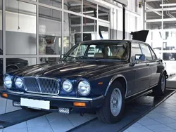 Blau Gebraucht 1991 Jaguar XJ12 Limousine | 20.000 €