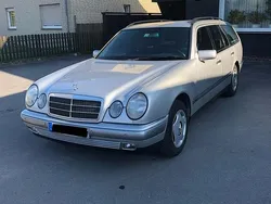 Silber Gebraucht 2000 Mercedes 240 Elegance Kombi | 4.600 €