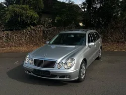 Silber Gebraucht 2005 Mercedes E220 Kombi | 4.000 €