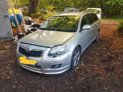 Grün Gebraucht 2007 Toyota Avensis Executive Kombi | 500 € (Superpreis)